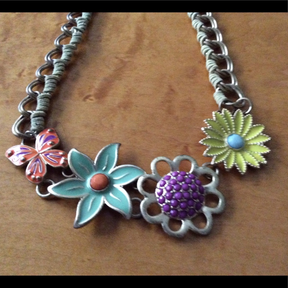 4 flower choker
